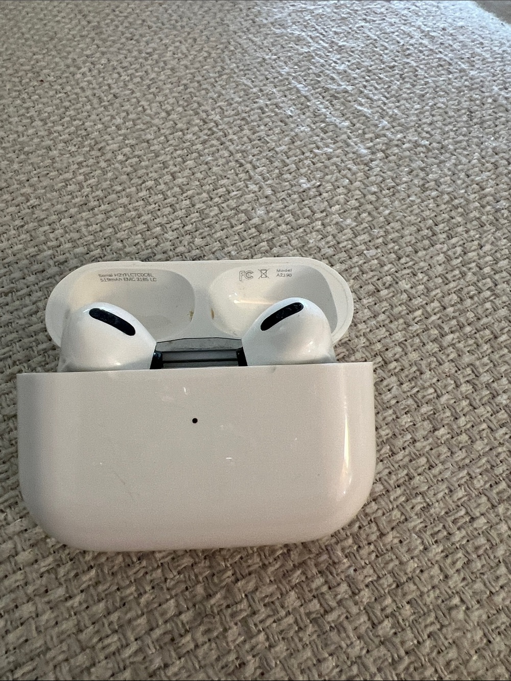 White True Wireless Earbuds with Charging Case - Apple
